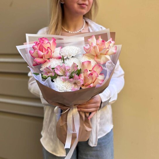 Авторский букет №255 из французских роз, хризантемы и альстромерии Фото 4