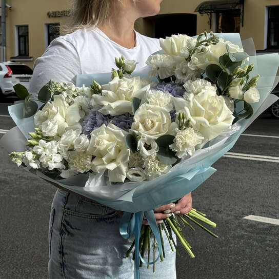 Авторский букет №127 с белыми французскими розами