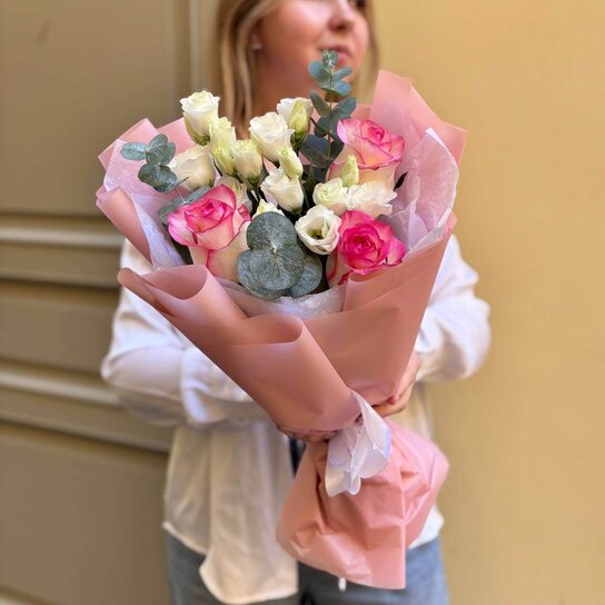 Авторский букет №256 из роз и устомы Фото 7