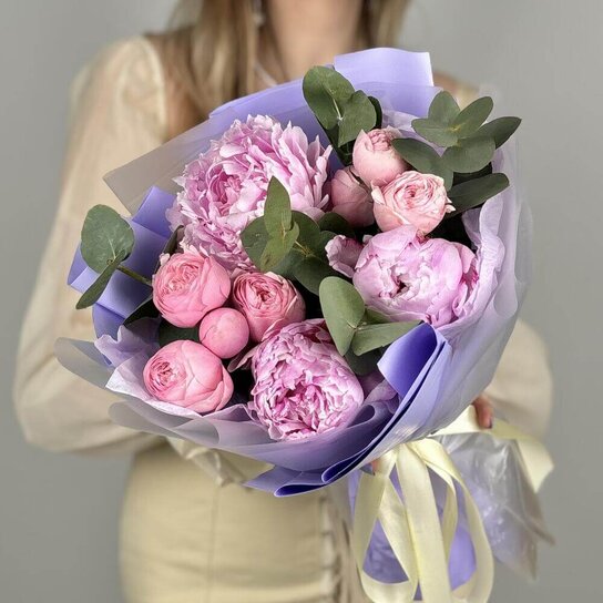 Авторский букет №291 Пионы и Silva Pink пионовидная роза
