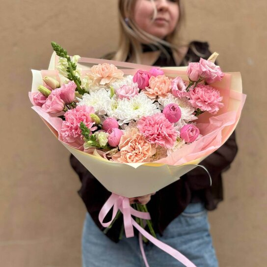 Авторский букет №192 Авторский букет "Свежий персик" из гвоздик, хризантем и эустомы Фото 2