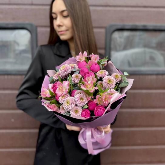 Авторский букет №181 "Пончик с черникой" из сантини, альстромерий, кустовой розы и ароматного эвкалипта Фото 3