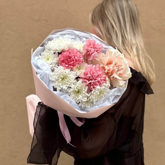 Авторский букет №193 Авторский букет "Трио" из гвоздик, хризантем и розы Фото 3