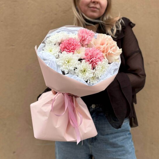 Авторский букет №193 Авторский букет "Трио" из гвоздик, хризантем и розы Фото 2