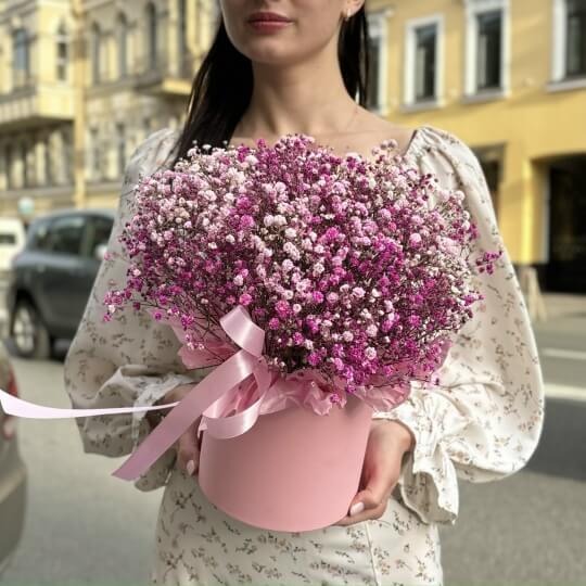 Композиция №114 с воздушной розовой гипсофилой, размер M