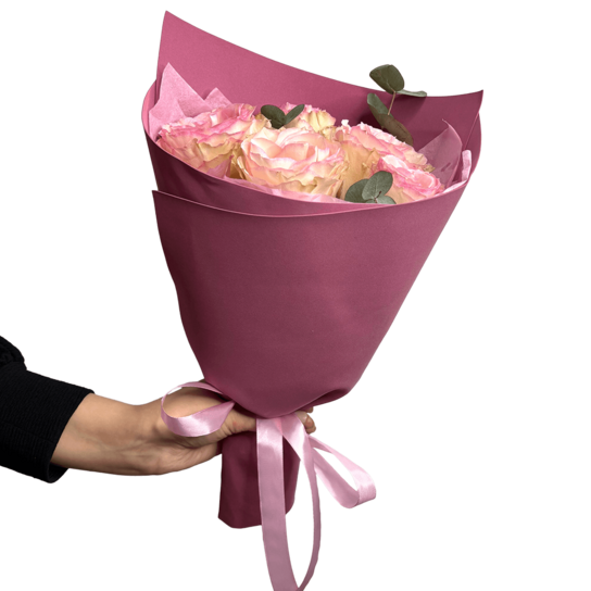 Монобукет №210 из 5 роз Эквадор Эсперанса с эвкалиптом