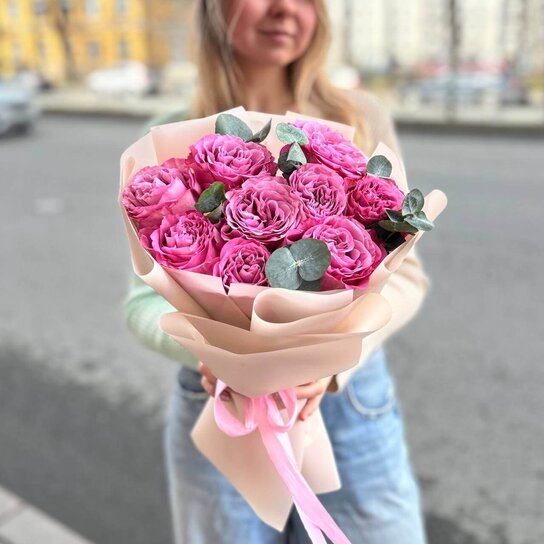 Монобукет №224 из пионовидной розы Эквадор с эвкалиптом