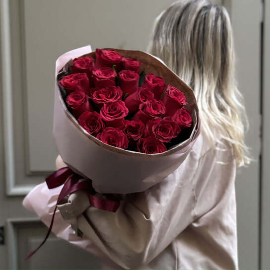 Монобукет №153, 19 красных кенийских роз 40см