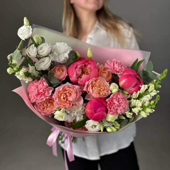 Авторский букет №231 из пионов, эустом и кустовых роз Фото 3