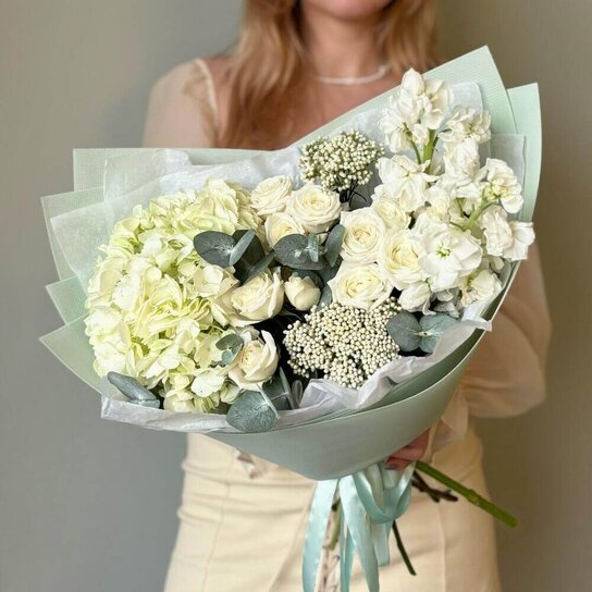 Авторский букет №269 Белый букет: Гортензия | Кустовая Роза | Озотамнус Фото 3