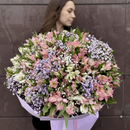 Авторский букет №292 Дофаминовый букет из альстромерий и гипсофилы Фото 3