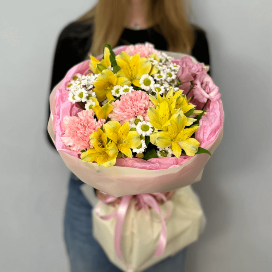Авторский букет №164 "Солнечный луч" авторский букет из сантини, альстромерий, диантусов и эустомы