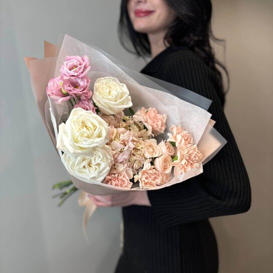 Авторский букет №190 Авторский букет "Мягкий" из гортензии, роз и гвоздик Фото 3