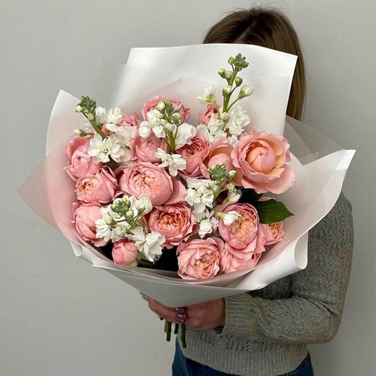 Авторский букет №297 Букет из пионовидных роз и маттиолы Фото 4