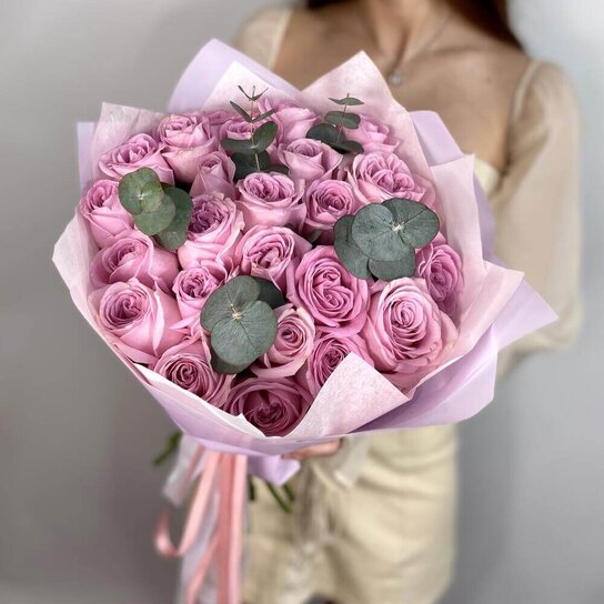 Монобукет №246 Нежно розовые розы с эвкалиптом 25 штук