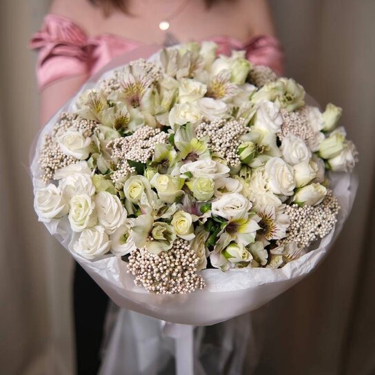 Авторский букет №202 Авторский букет из кустовых роз и альстромерий Фото 3