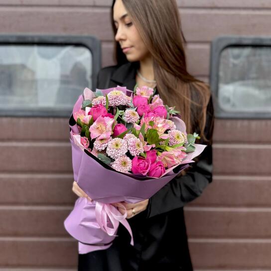 Авторский букет №181 "Пончик с черникой" из сантини, альстромерий, кустовой розы и ароматного эвкалипта Фото 2