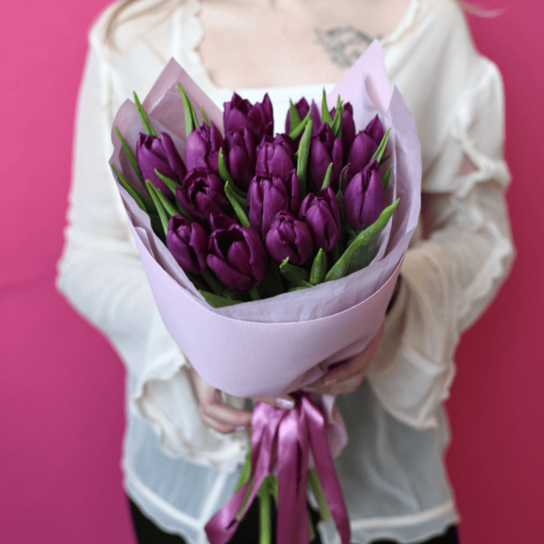 Монобукет №179 из 17 ярких фиолетовых тюльпанов Фото 3
