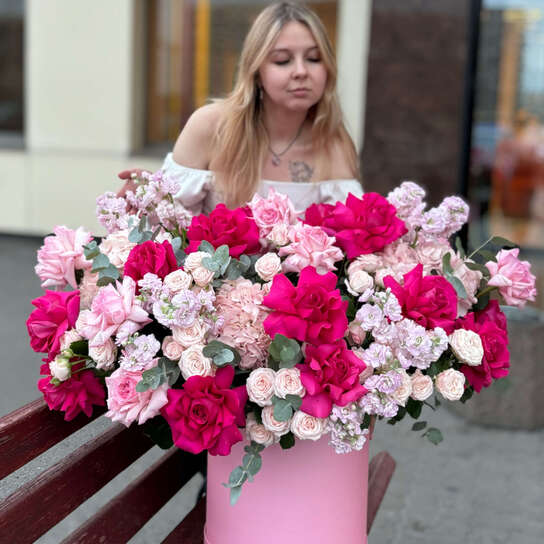 Композиция №122 из французских роз и маттиолы