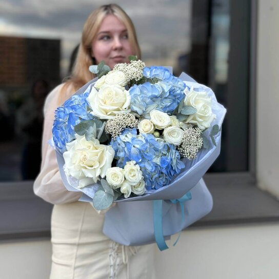 Авторский букет №235 из гортензий, роз и эвкалипта Фото 3