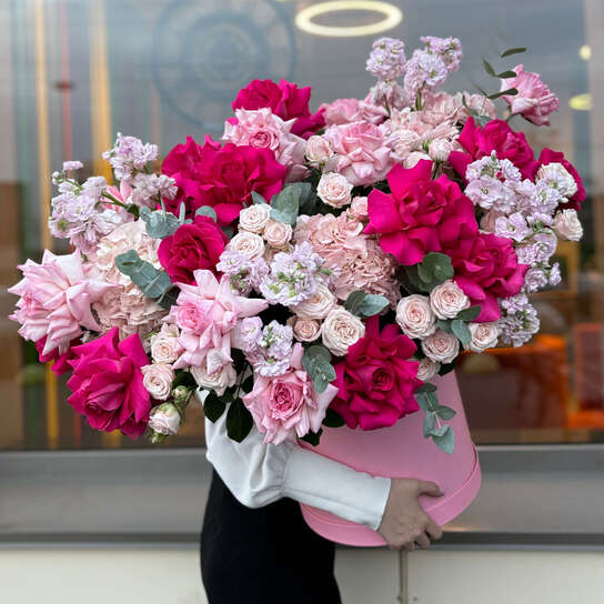 Композиция №122 из французских роз и маттиолы