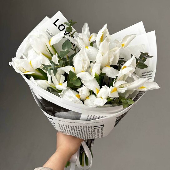 Монобукет №166 из 11 белоснежных ирисов Фото 4
