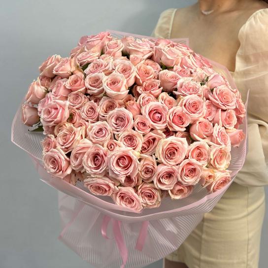 Монобукет №106, 45 кустовых розовых роз 55см, Эквадор