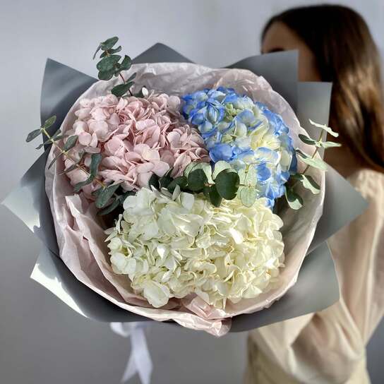 Монобукет №152 из гортензий и эвкалипта
