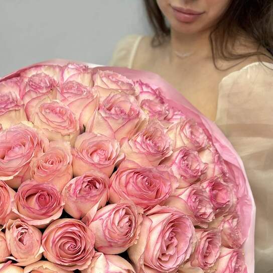 Монобукет №105, 51 Розовая роза 55см, Эквадор