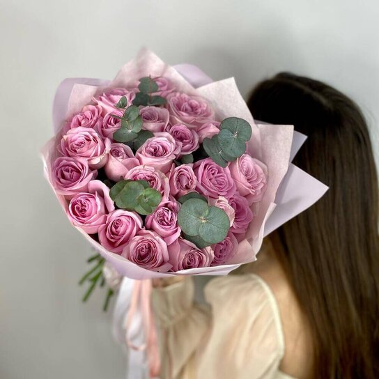 Монобукет №246 Нежно розовые розы с эвкалиптом 25 штук Фото 3