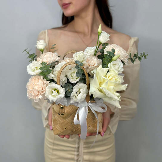 Корзина №109 из эустомы и диантусов