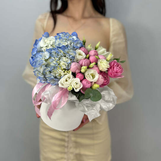 Композиция №115 из гортензии и пионовидных роз