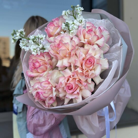 Авторский букет №237 из роз и маттиолы Фото 2