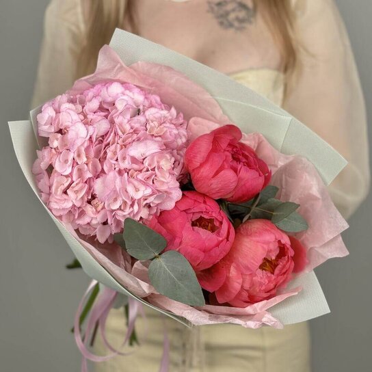 Авторский букет №289 Гортензия и Пионы Coral Charm