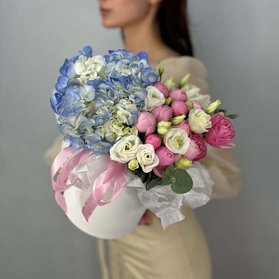 Композиция №115 из гортензии и пионовидных роз