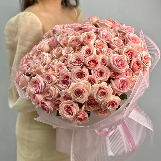 Монобукет №106, 45 кустовых розовых роз 55см, Эквадор