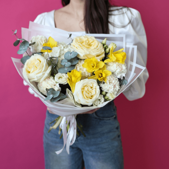 Авторский букет №248 из гортензии, нарциссов, роз и диантусов Фото 2