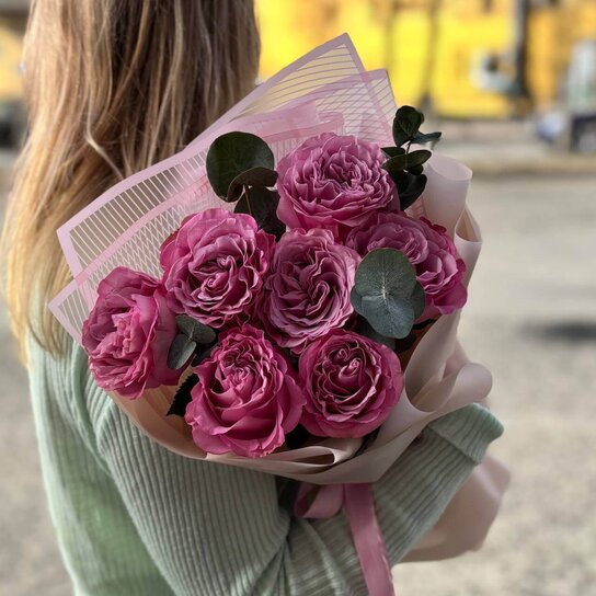 Монобукет №223 из пионовидной розы Эквадор с эвкалиптом Фото 4