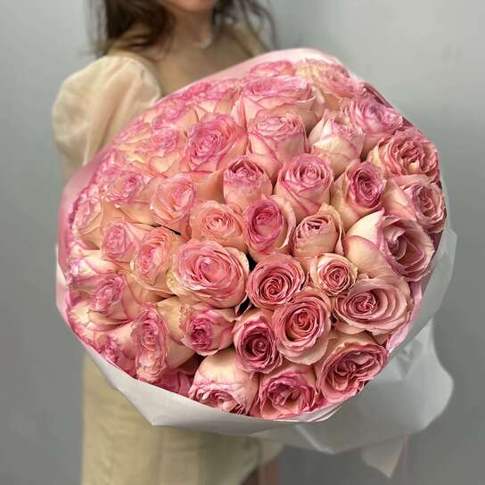 Монобукет №105, 51 Розовая роза 55см, Эквадор