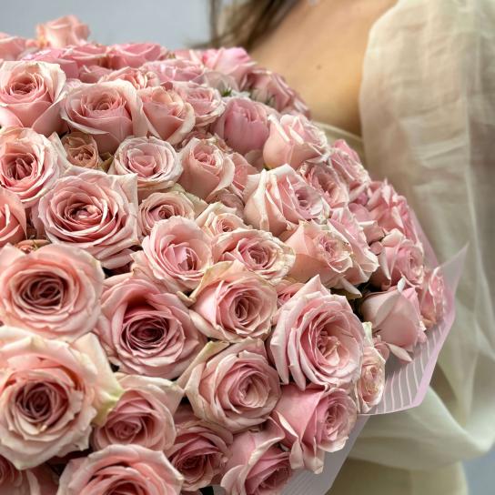 Монобукет №106, 45 кустовых розовых роз 55см, Эквадор