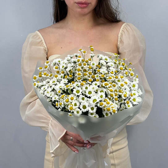 Авторский букет №120 с матрикариями и сантини