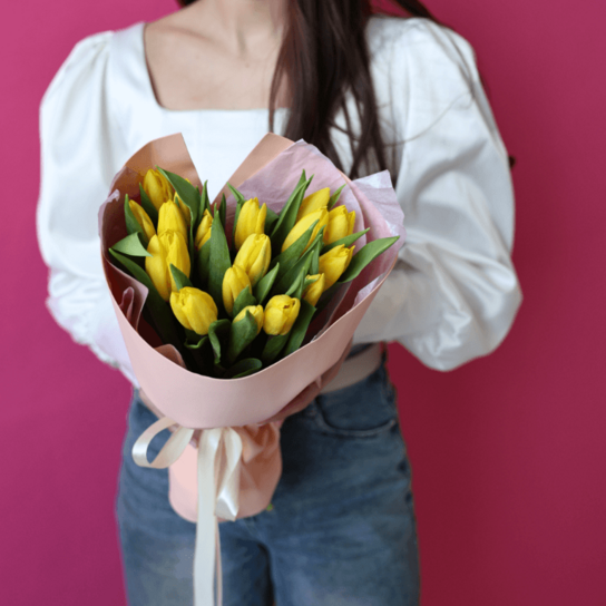 Монобукет №178 из 17 ярких желтых тюльпанов Фото 4