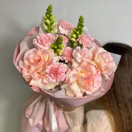 Авторский букет №263 Французские розы и розовые диантусы Фото 4