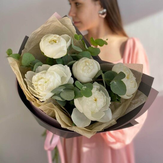 Монобукет №269 Ароматные белые пионы и эвкалипт