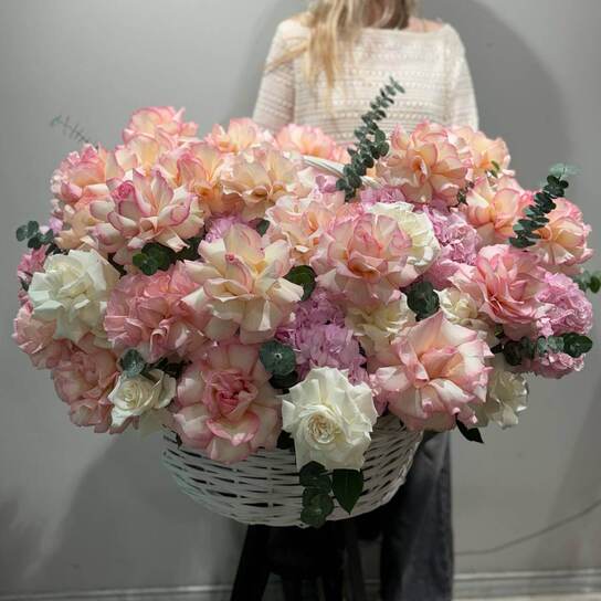 Композиция №103 XXL корзина нежных роз