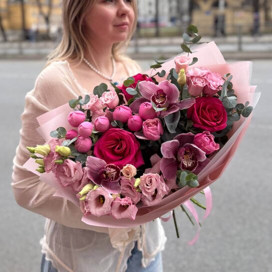 Авторский букет №253 их роз, эустомы и орхидей