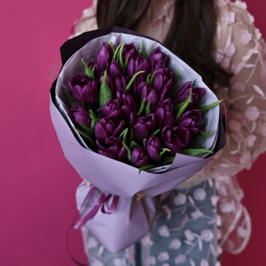 Монобукет №196 из 25 фиолетовых тюльпанов