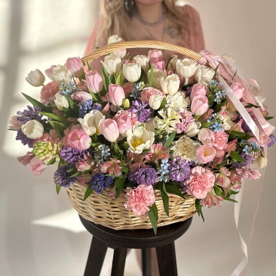 Композиция №157 "Корзина тюльпанов"