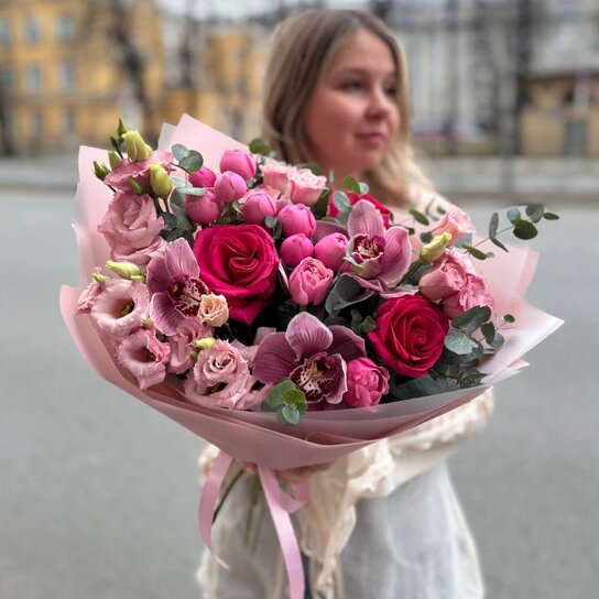 Авторский букет №253 их роз, эустомы и орхидей Фото 2