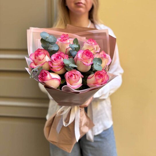 Монобукет №217 из 9 розовых роз и эвкалипта Фото 2